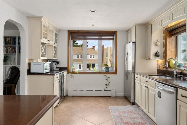 27 Warwick St, Quincy, MA 02171