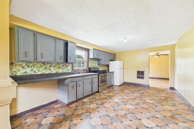 10949 & 10951 E Laurel Road, London, KY 40741