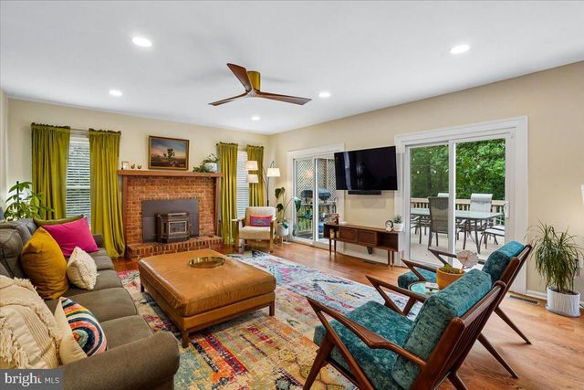 676 OLD HUNT WAY, Herndon, VA 20170