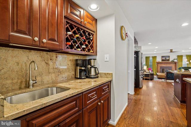676 OLD HUNT WAY, Herndon, VA 20170