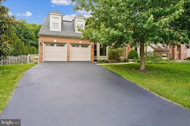 676 OLD HUNT WAY, Herndon, VA 20170