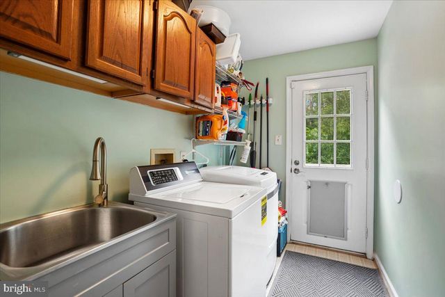 676 OLD HUNT WAY, Herndon, VA 20170