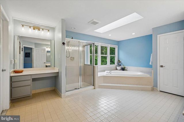 676 OLD HUNT WAY, Herndon, VA 20170
