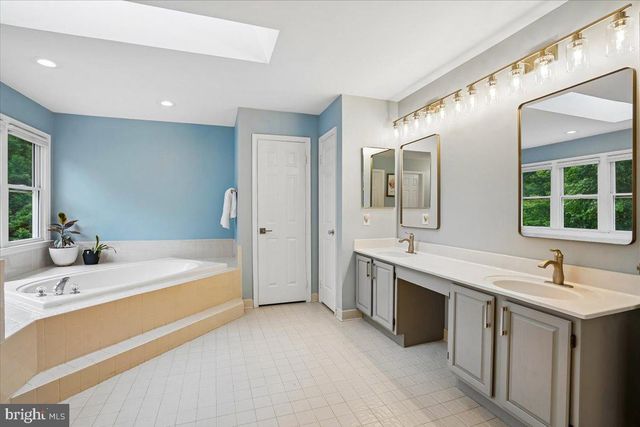 676 OLD HUNT WAY, Herndon, VA 20170