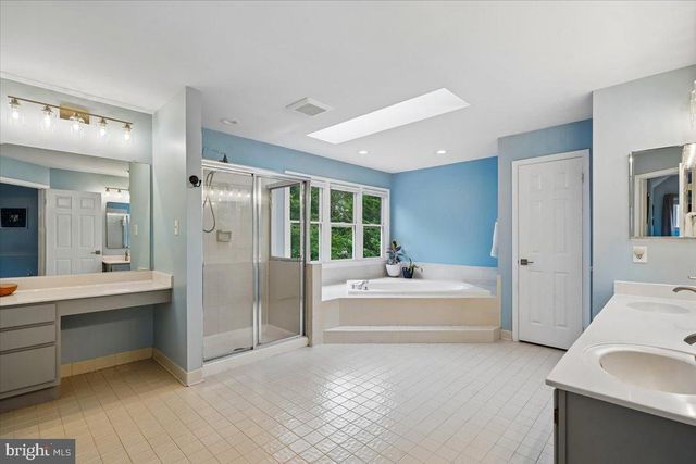 676 OLD HUNT WAY, Herndon, VA 20170