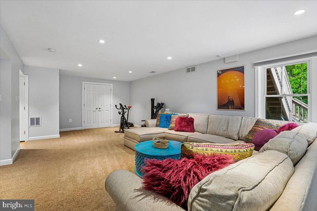 676 OLD HUNT WAY, Herndon, VA 20170