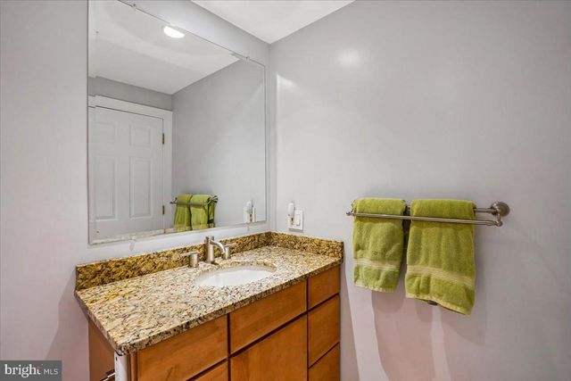676 OLD HUNT WAY, Herndon, VA 20170