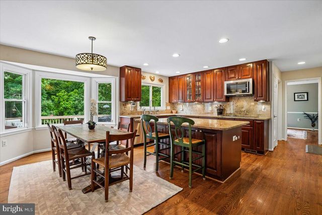 676 OLD HUNT WAY, Herndon, VA 20170
