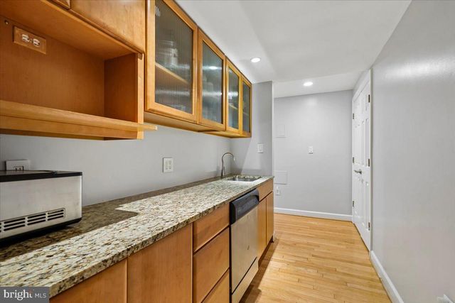 676 OLD HUNT WAY, Herndon, VA 20170
