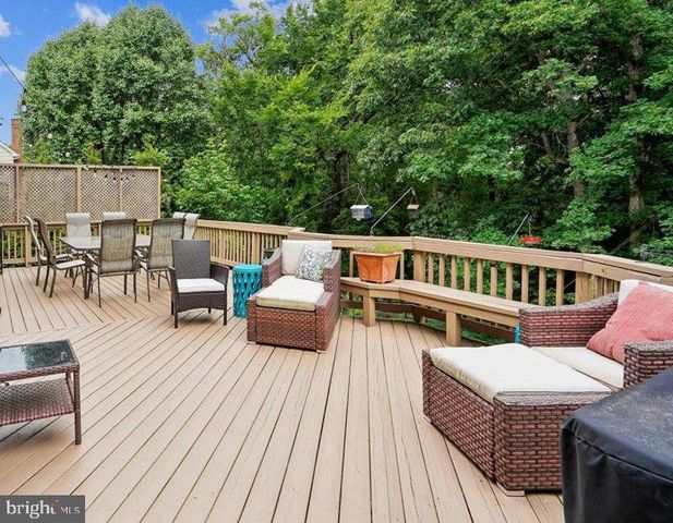 676 OLD HUNT WAY, Herndon, VA 20170