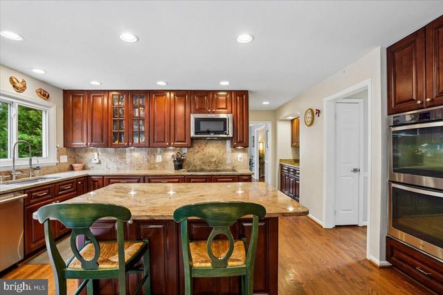 676 OLD HUNT WAY, Herndon, VA 20170