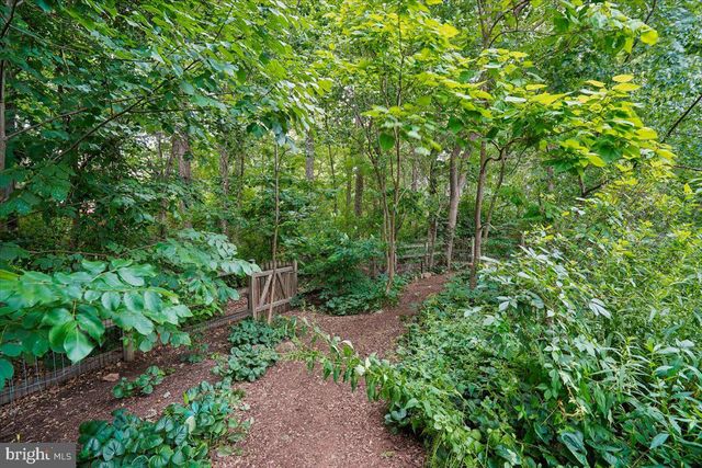 676 OLD HUNT WAY, Herndon, VA 20170