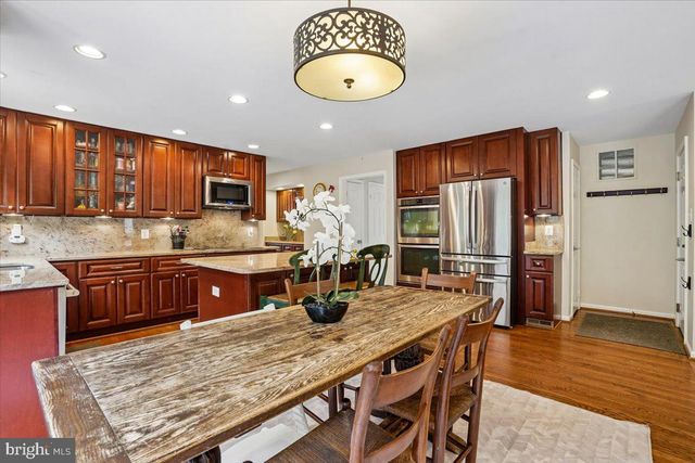 676 OLD HUNT WAY, Herndon, VA 20170