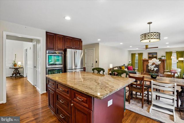 676 OLD HUNT WAY, Herndon, VA 20170