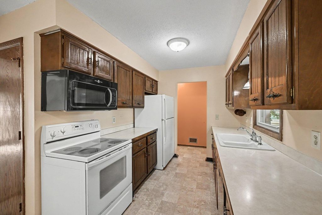 5520 Saint Stephens Street, Mounds View, MN 55112 — photo 2