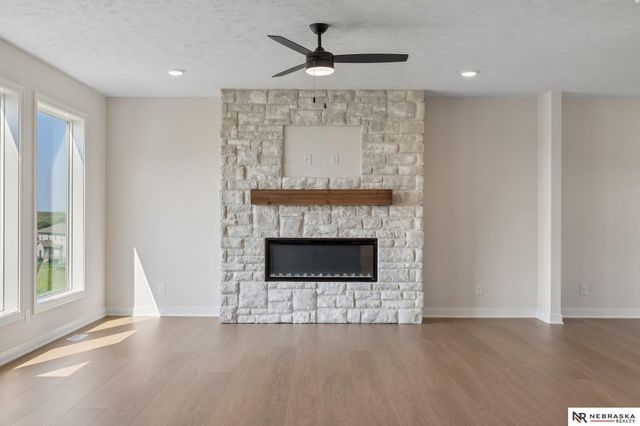 12603 Carpenter Street, Papillion, NE 68138