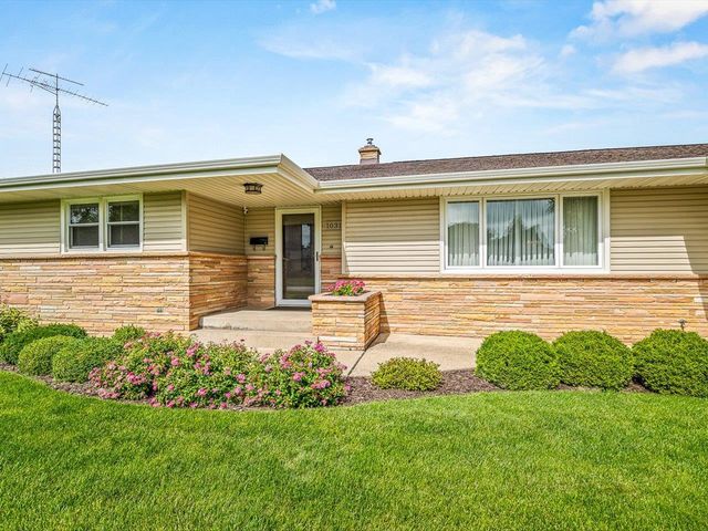 1031 N Sumac Drive, Janesville, WI 53545