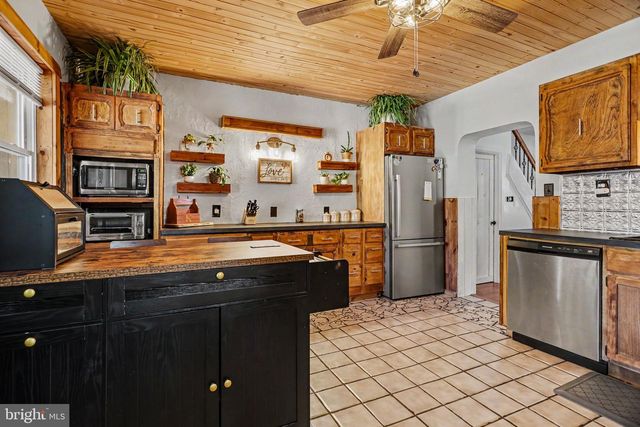 450 MANOR ST, Columbia, PA 17512