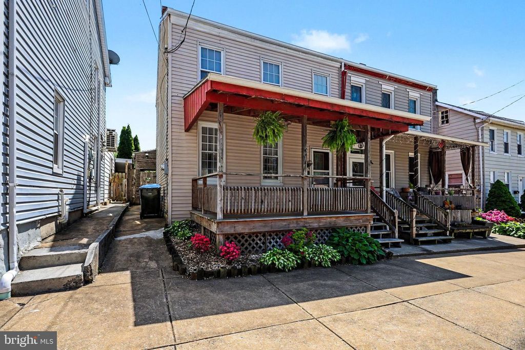 450 MANOR ST, Columbia, PA 17512