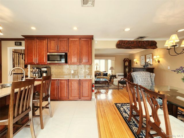 7 Market Drive, Syosset, NY 11791