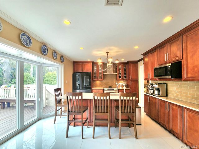 7 Market Drive, Syosset, NY 11791