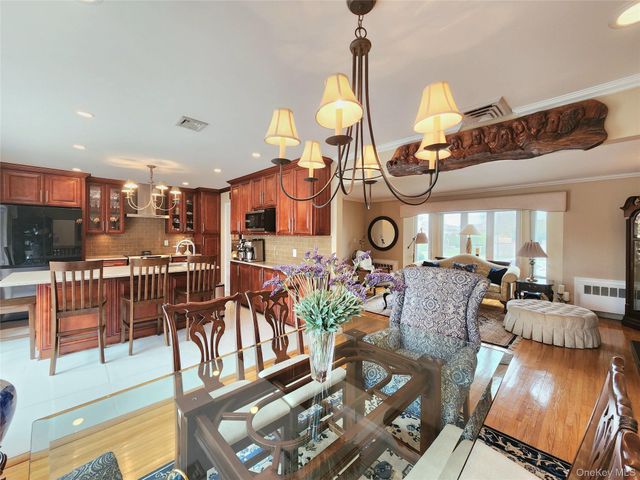7 Market Drive, Syosset, NY 11791