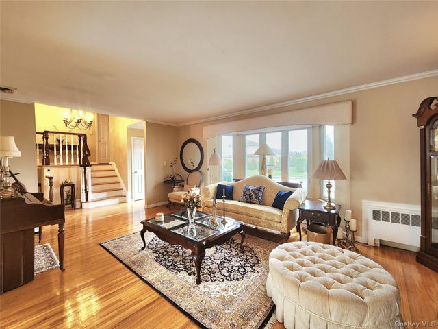 7 Market Drive, Syosset, NY 11791