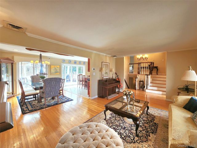 7 Market Drive, Syosset, NY 11791