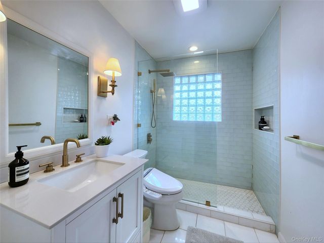 7 Market Drive, Syosset, NY 11791