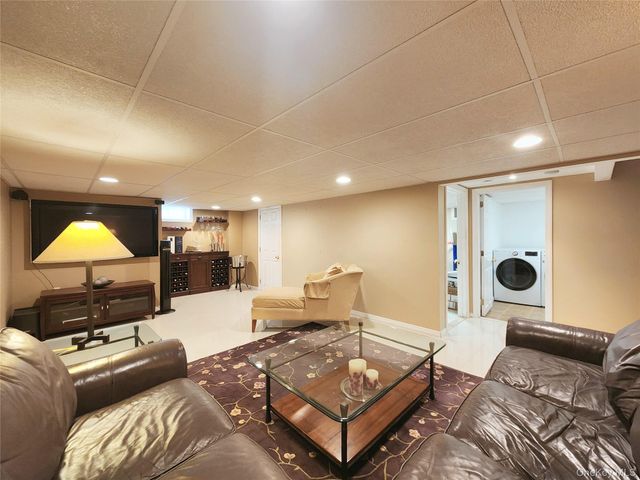7 Market Drive, Syosset, NY 11791