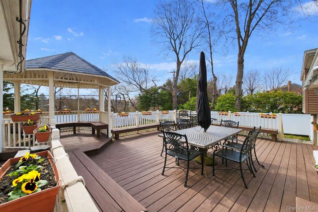7 Market Drive, Syosset, NY 11791