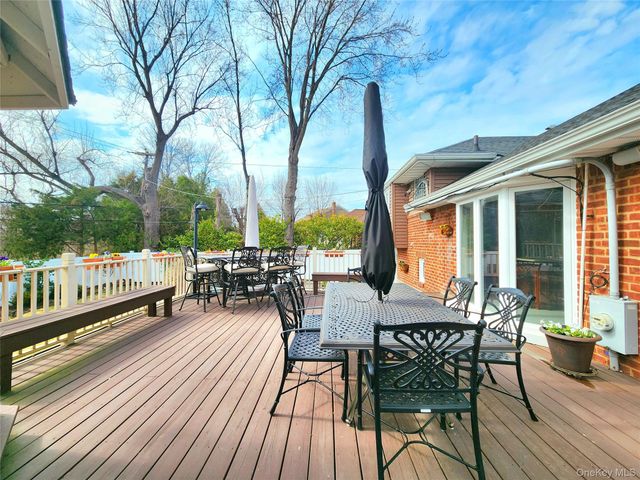 7 Market Drive, Syosset, NY 11791