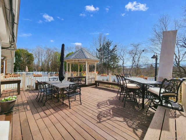 7 Market Drive, Syosset, NY 11791