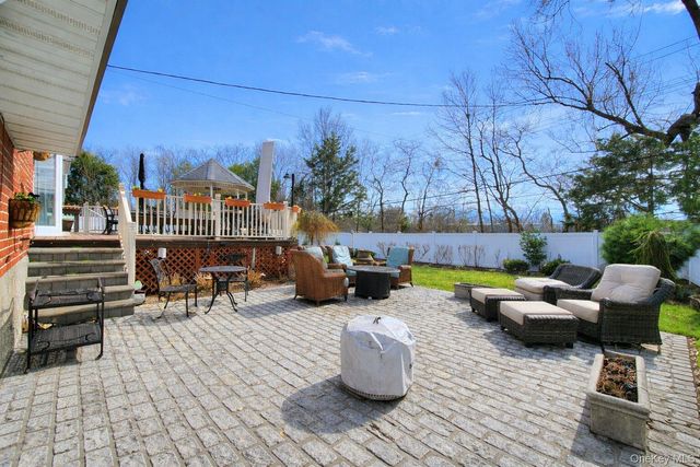 7 Market Drive, Syosset, NY 11791