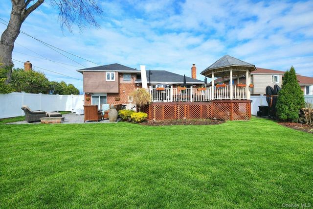 7 Market Drive, Syosset, NY 11791