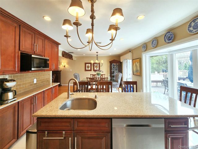 7 Market Drive, Syosset, NY 11791