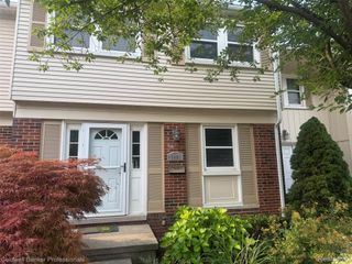 1805 Brentwood Drive 329, Troy, MI 48098