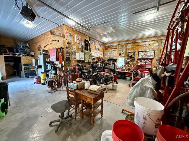 8882 Hills Road, Pompey, NY 13104