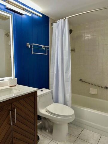 1006 Green Pine Boulevard G2, West Palm Beach, FL 33409