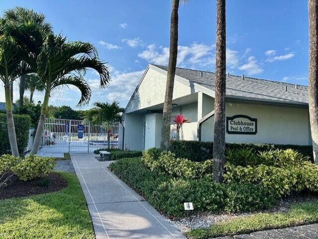 1006 Green Pine Boulevard G2, West Palm Beach, FL 33409