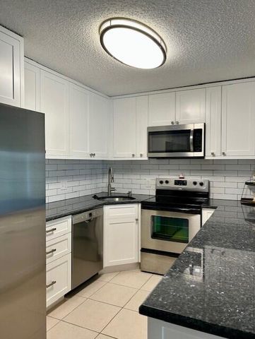 1006 Green Pine Boulevard G2, West Palm Beach, FL 33409