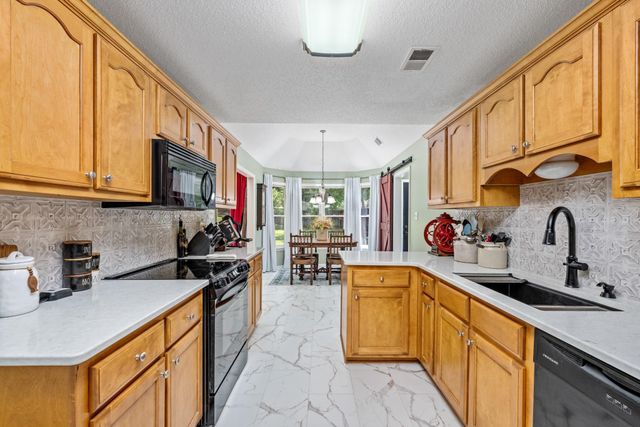 1037 BURSLEM CV, Cordova, TN 38018