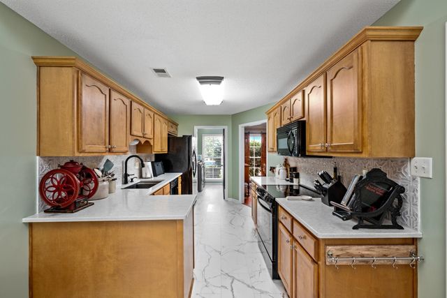 1037 BURSLEM CV, Cordova, TN 38018