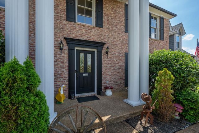 1037 BURSLEM CV, Cordova, TN 38018