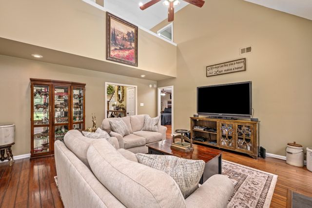 1037 BURSLEM CV, Cordova, TN 38018
