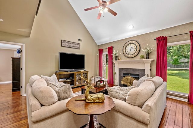 1037 BURSLEM CV, Cordova, TN 38018