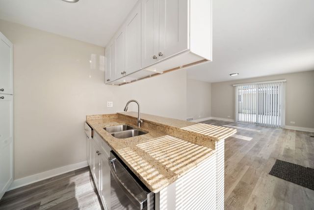 1424 Bear Flag Drive 1424, Hanover Park, IL 60133