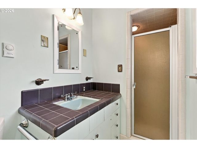 559 Ne 167TH Pl, Portland, OR 97230