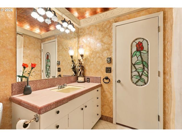 559 Ne 167TH Pl, Portland, OR 97230
