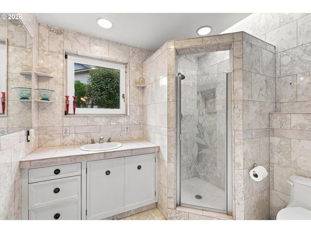 559 Ne 167TH Pl, Portland, OR 97230
